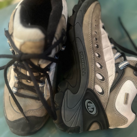 MERREL Cream waterproofed Athletic Shoes with Rugged Sole and Reinforced Toe - Picture 2 of 8